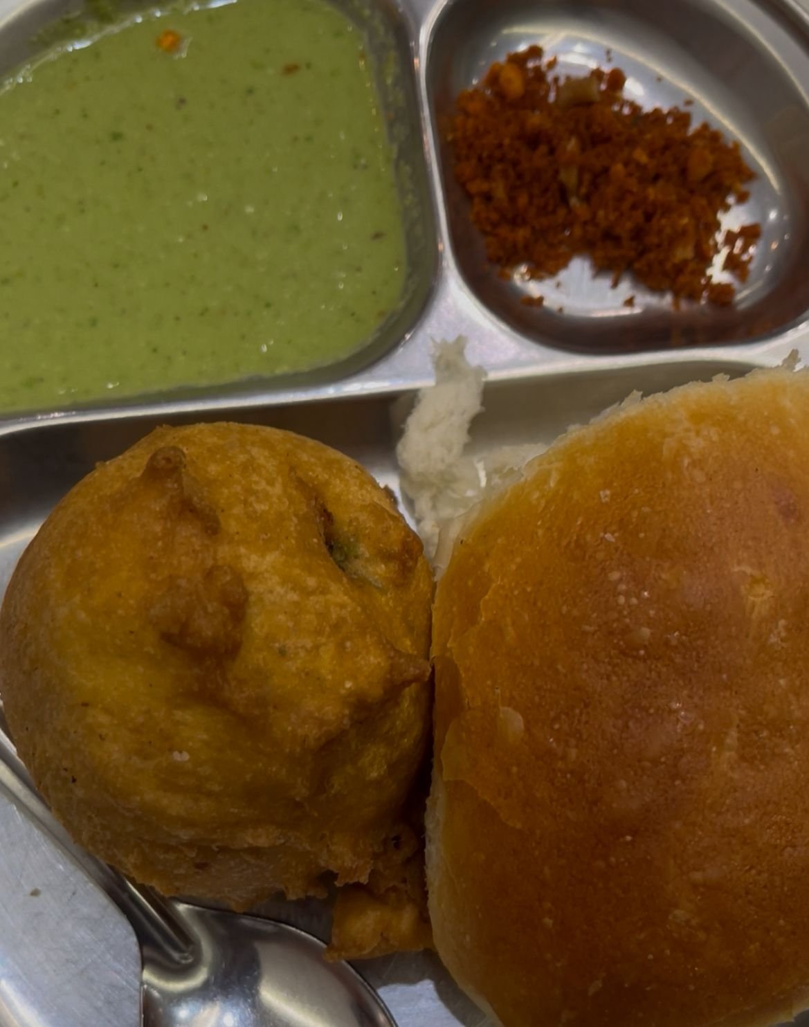Vada Pav from Aram vada Pav